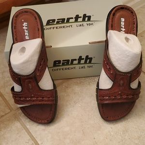 NIB never worn Earth leather sandal 9